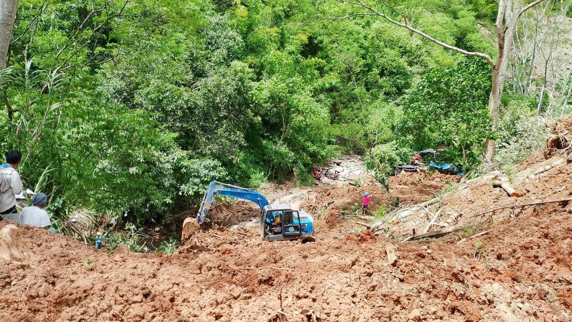 Bodies of family buried in Kitaotao landslide, found