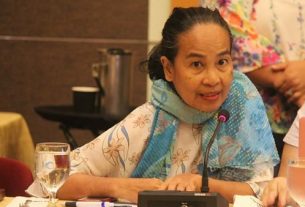 Lina Sagaral Reyes, journalist and poet, writes 30