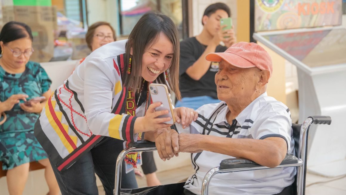 4 centenarians get Php 50K incentive